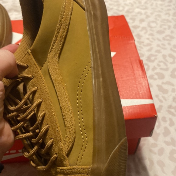 Vans - Picture 2 of 5